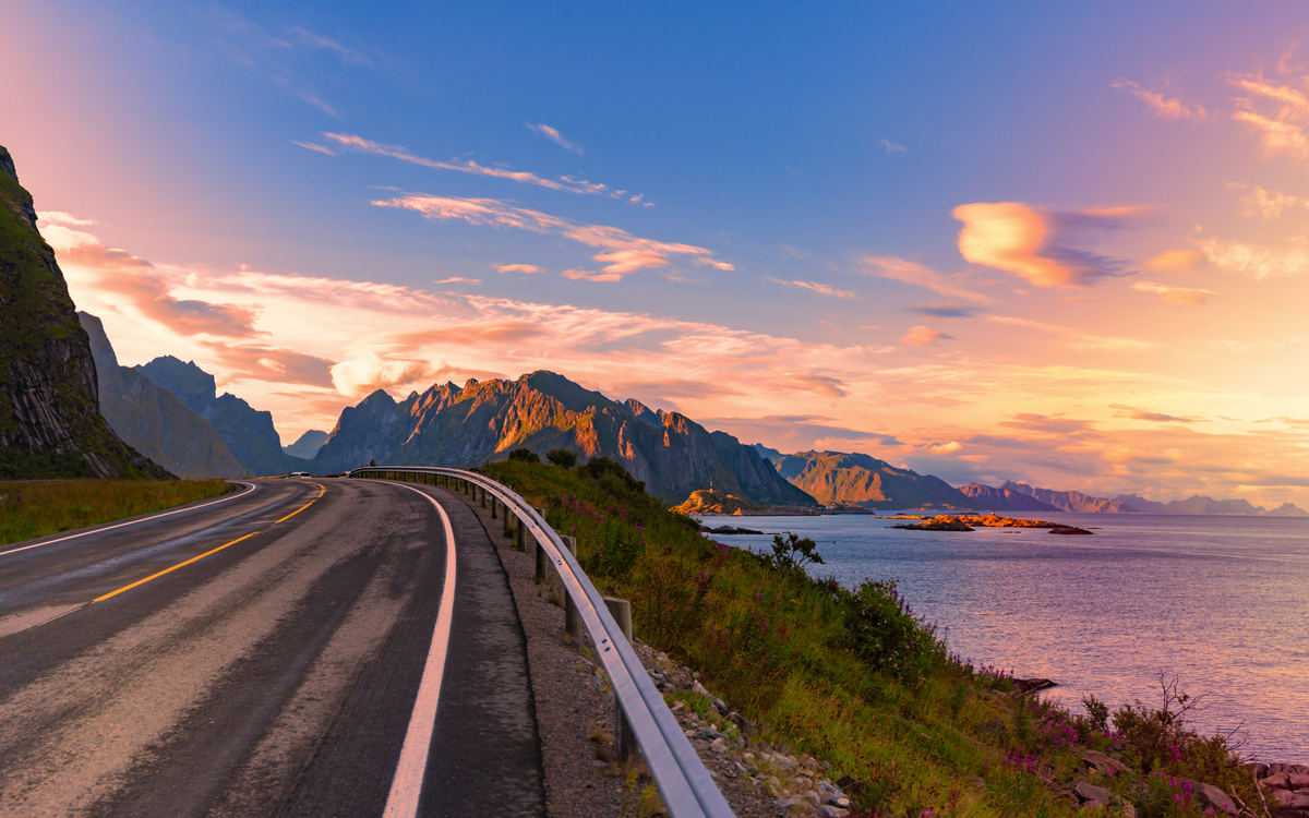Straße in den Lofoten