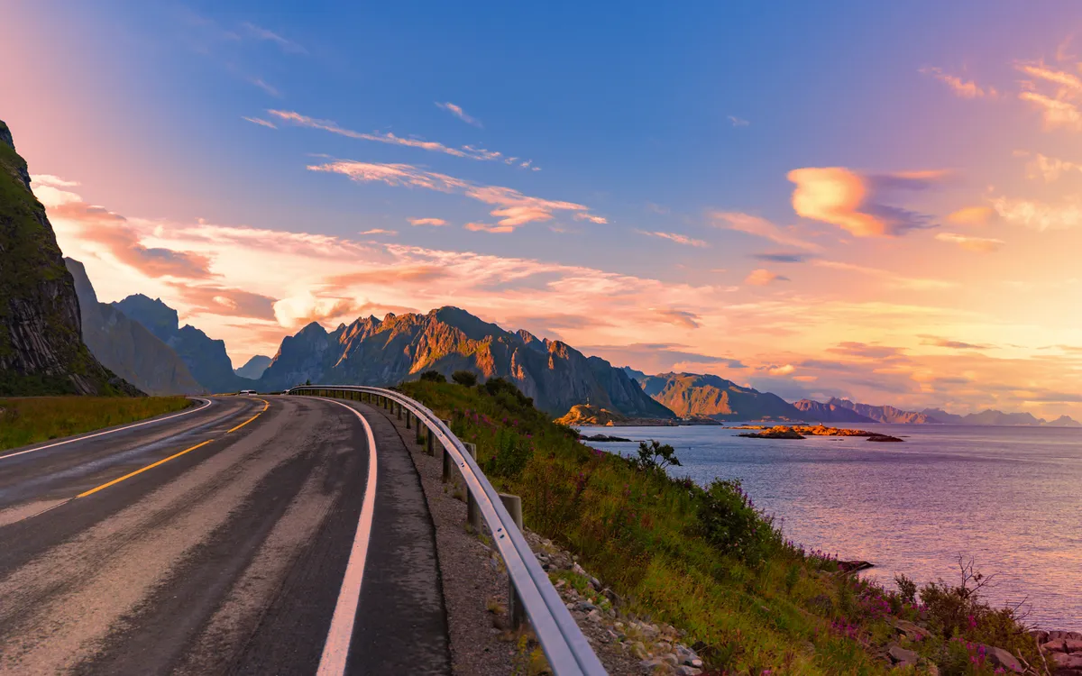 Straße in den Lofoten
