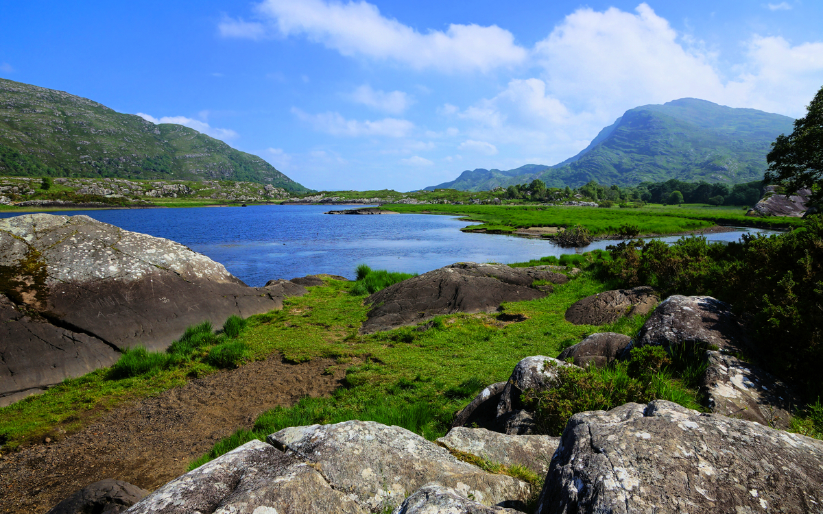 Blick auf den Upper Lake und die Gipfel im Killarney National Park,Ring von Kerry,Irland