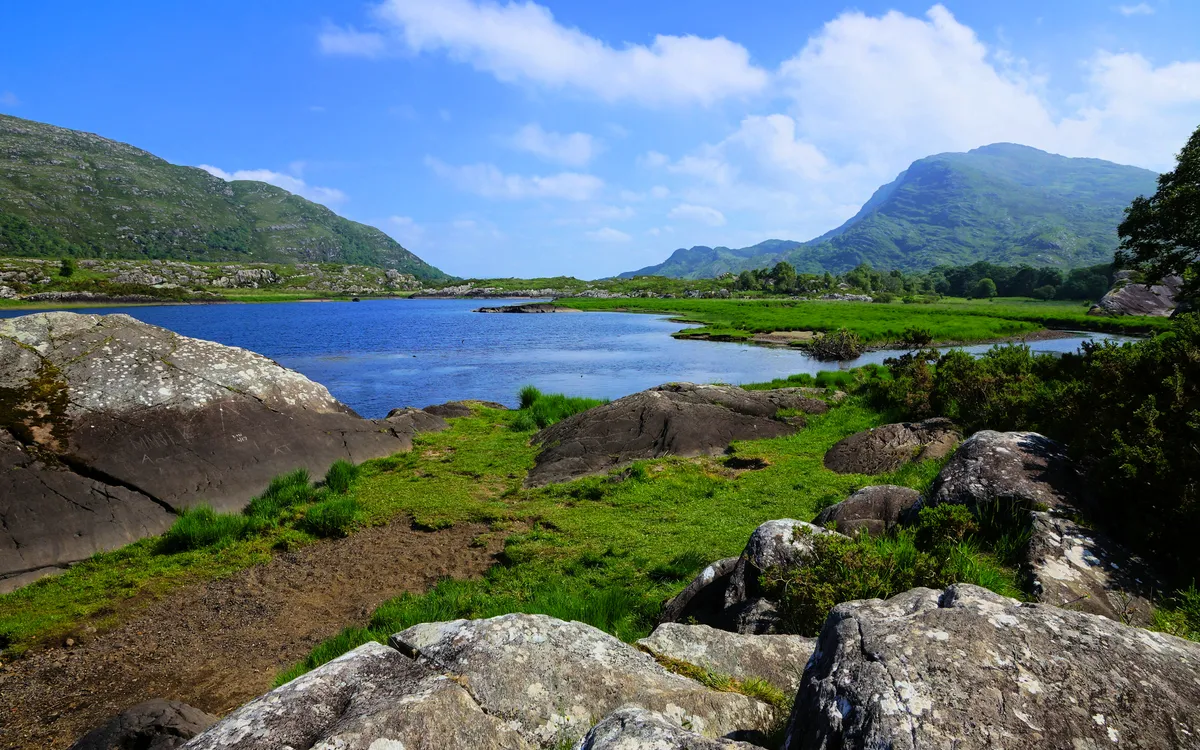 Blick auf den Upper Lake und die Gipfel im Killarney National Park,Ring von Kerry,Irland