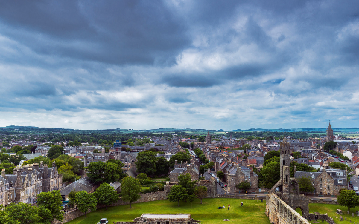 St. Andrews Blick auf die Stadt vom Turm der Kathedrale. Schottland