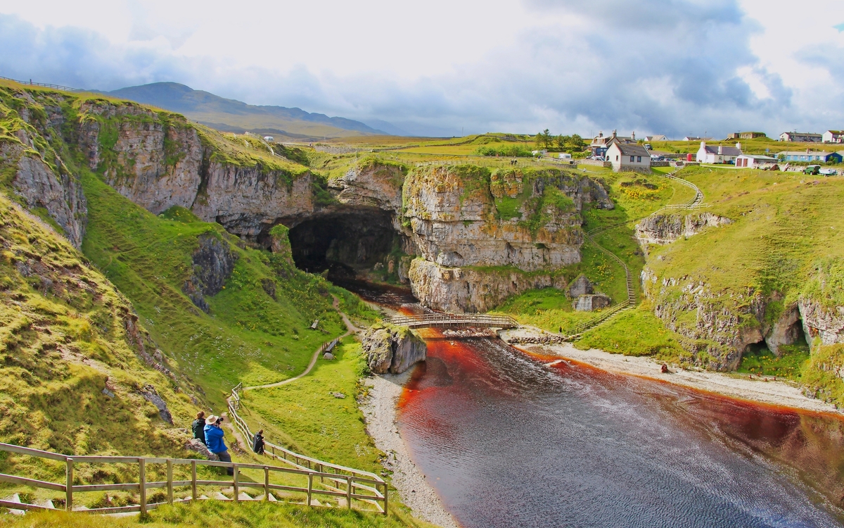 Smoo Cave an der Nordküste Schottlands