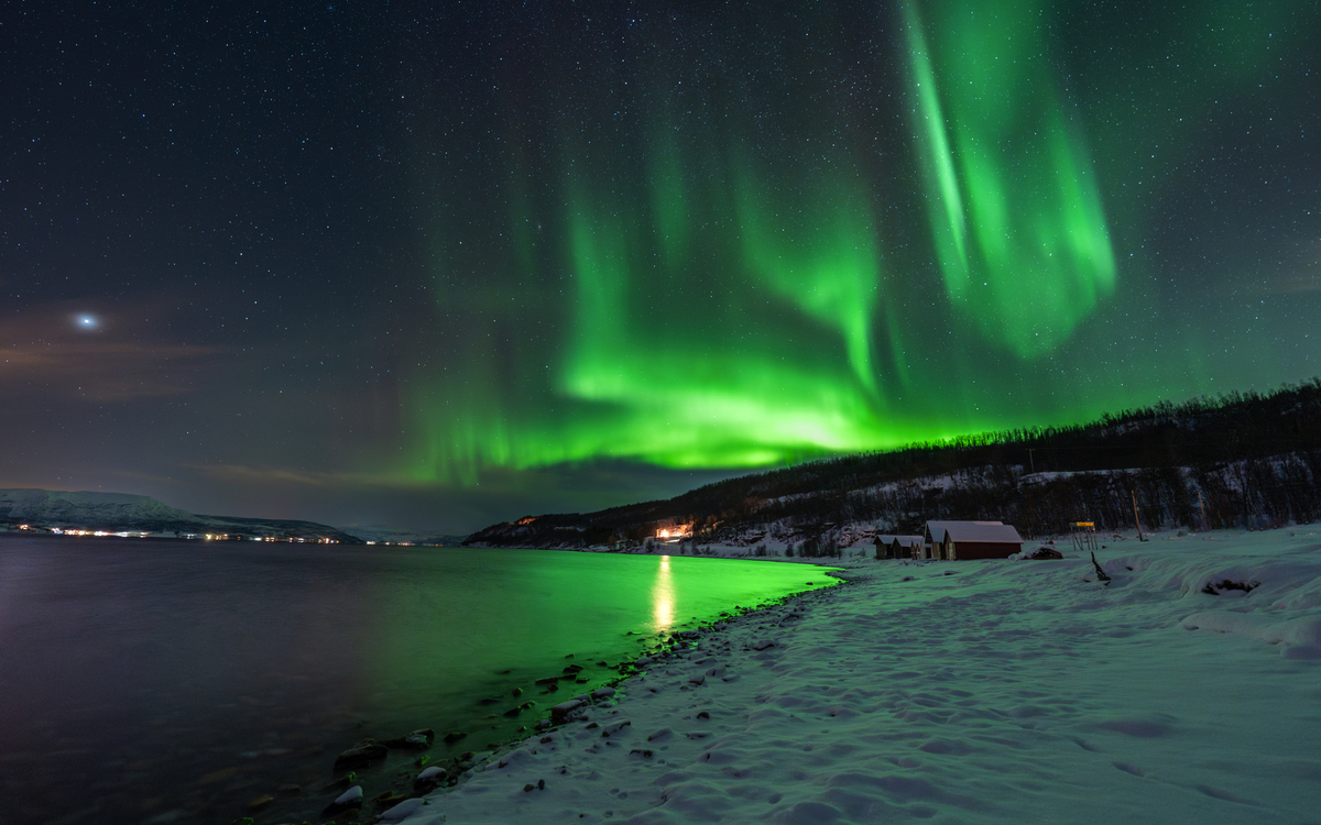 Aurora über dem Malangenfjord in Norwegen