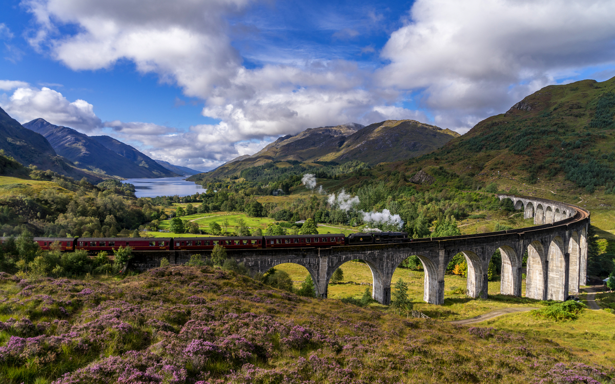 Glenfinnan-Viadukt im schottischen Hochland 