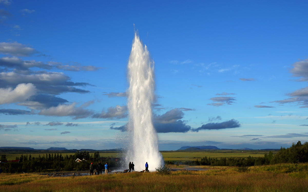 Eruption des Strokkur-Geysirs auf Island