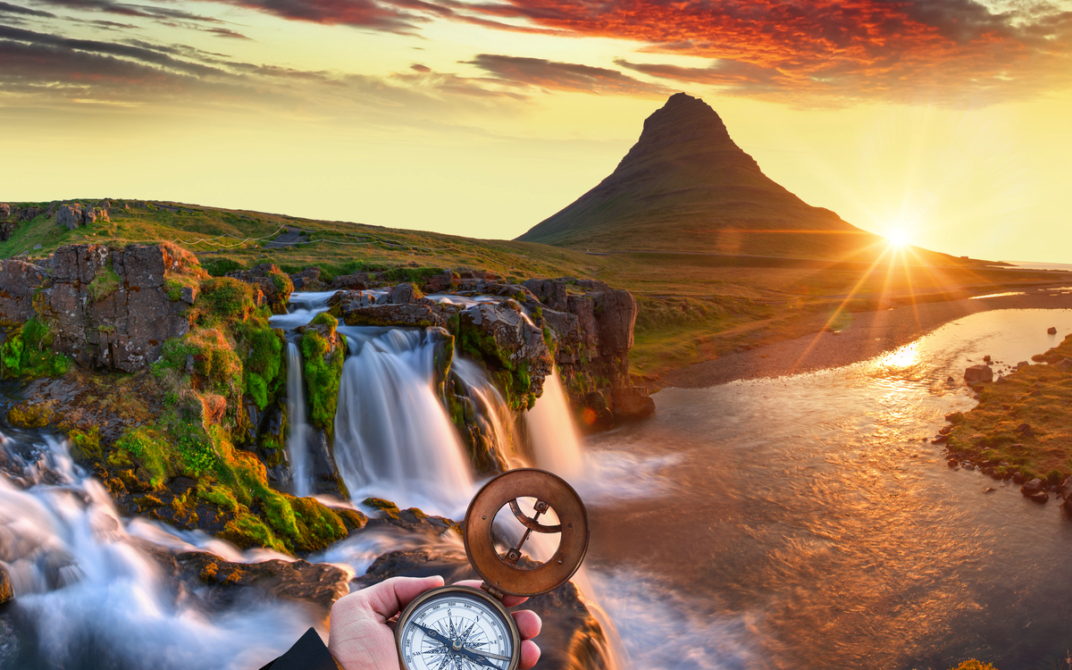 Wasserfall Kirkjufellsfoss und Berg Kirkjufell auf der Halbinsel Snæfellsnes