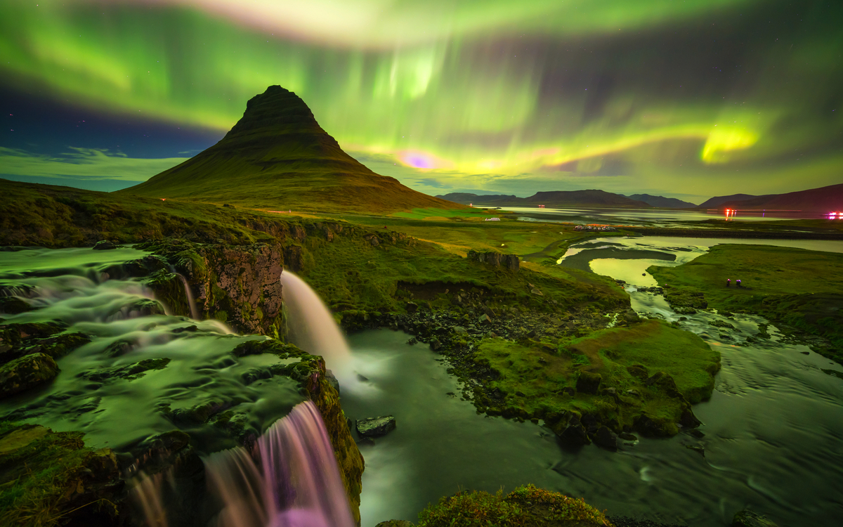 Nordlicht über Kirkjufell auf Island