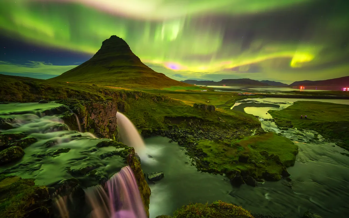 Nordlicht über Kirkjufell auf Island