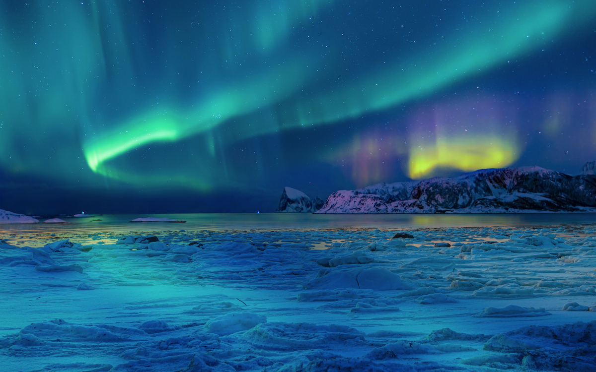 Nordlichter am Himmel über Tromsø